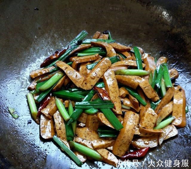 超级|香干炒蒜苗,鲜香入味,超级下饭