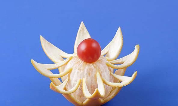 菠萝|当水果遇上雕刻,苹果变爱心,菠萝变刺猬,而西瓜上有龙猫