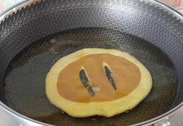  在家|外卖2元一个的糖皮果子，老左教你在家做，酥软香甜，比面包好吃