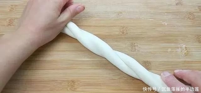 做法|这个“饼”3天不吃就想的慌,金黄酥脆,又香又解馋,做法超简单