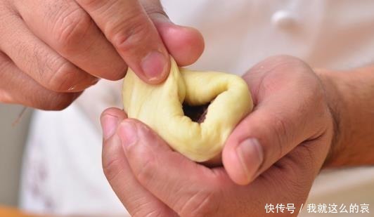 高筋面粉|特级红豆餐包,外酥内软,搭配甜而不腻的红豆馅,最适合拿来解馋