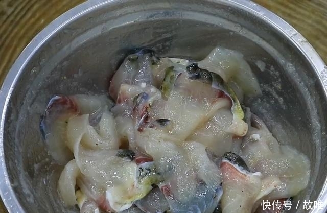  起锅烧油|酸菜鱼，中秋家宴请不要错过，简单几步就能做出一锅美味！