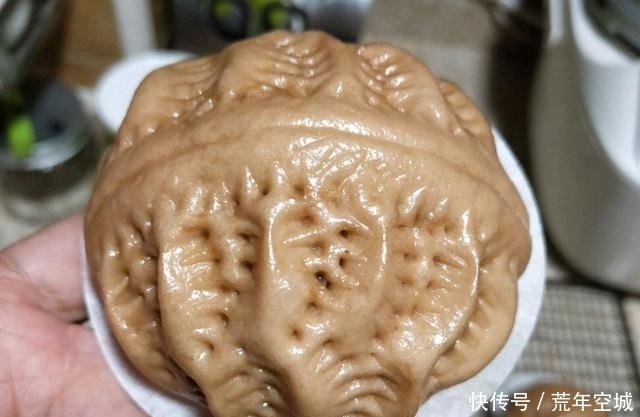 令人|独具风味的核桃面包,外观与口感都令人感叹,连吃5天都不够