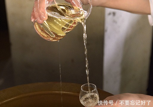 无人问津|超市中三种“尴尬”白酒,明明好喝又便宜,却无人问津,无解!