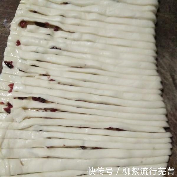 教你做|教你做一个简单的花卷,新手就会看到,发酵时间短,比馒头还好吃