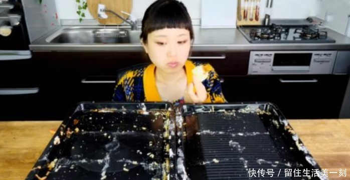 低薪|大胃王挑战60块“面包”,刚吃一口却穿帮了,网友我一口吃完!