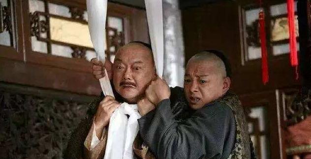 登基|嘉庆被立储前一天,和珅登门献上宝玉,嘉庆看罢:我登基后你必死