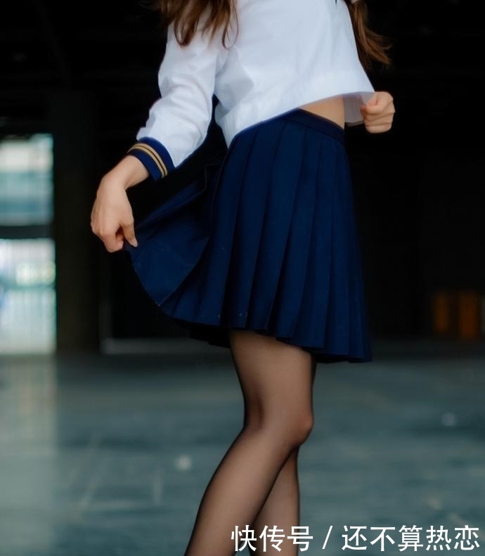 丝袜|你不知道的黑色丝袜配水手服的秘密