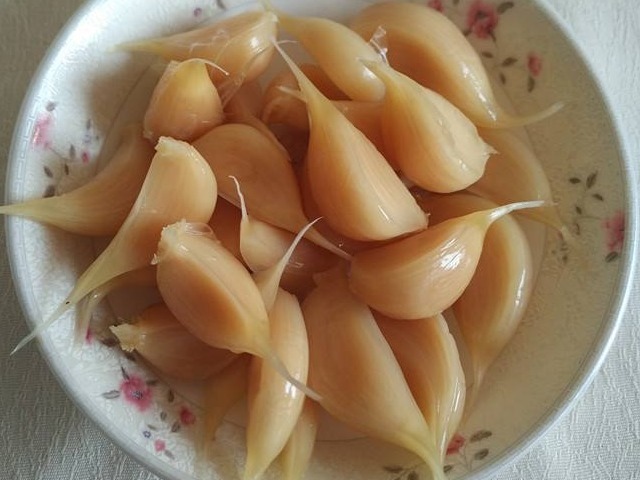  竟是|小小一颗蒜，竟是全家的保健“药”，每天来一瓣，保健效果佳