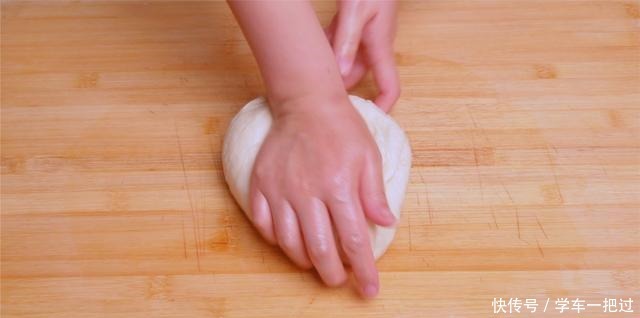 吃炸|想吃炸糖糕不用买,自己在家就能做,外酥里软不流糖,简单又好吃