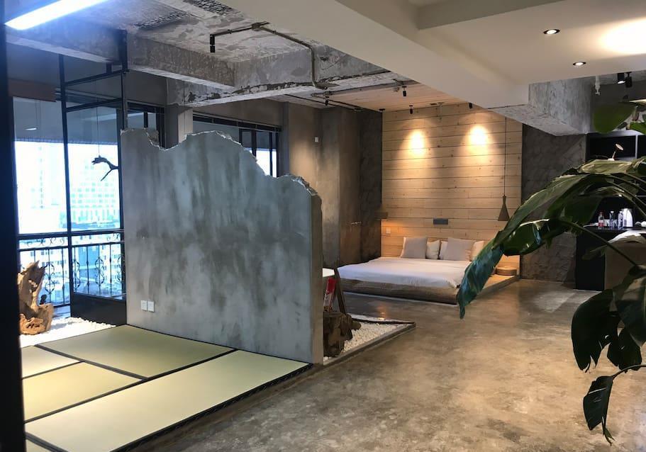 有趣|成都这家废墟艺术民宿太有趣,感觉就像是住在废品楼里