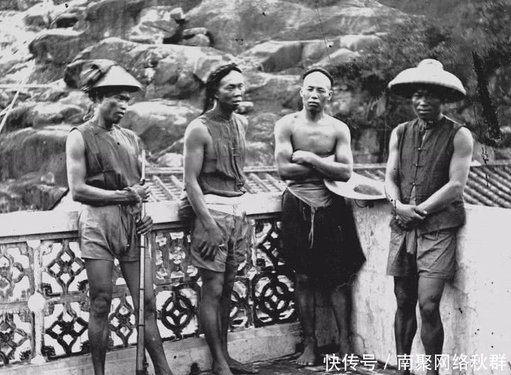 缠足|晚清老照,图2是缠足女子,最后一张是慈禧的母亲过生日