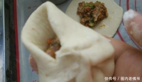  馅饼|做这馅饼给孩子当早餐，有菜有肉，孩子喜欢吃，身体更棒