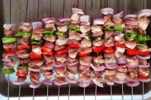 烧烤|接到200元烧烤外卖订单,看到备注老板惊慌失措,网友get到新技能