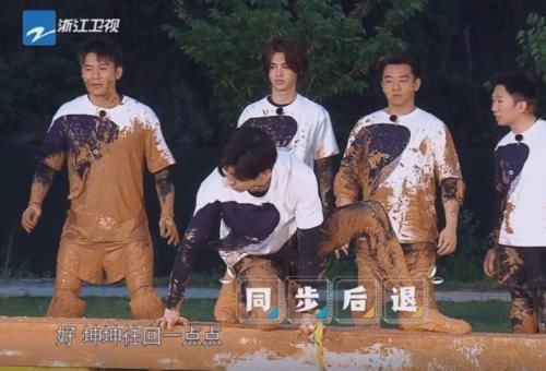 坤坤|跑男团都喊蔡徐坤“坤坤”,唯独黄明昊称呼不同,粉丝都没这待遇