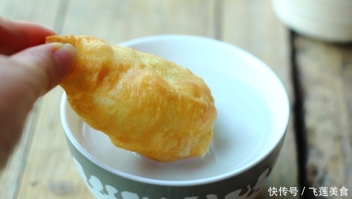 放心|一碗面粉,一个鸡蛋做放心油条,不含无添加,方法简单,一学就会