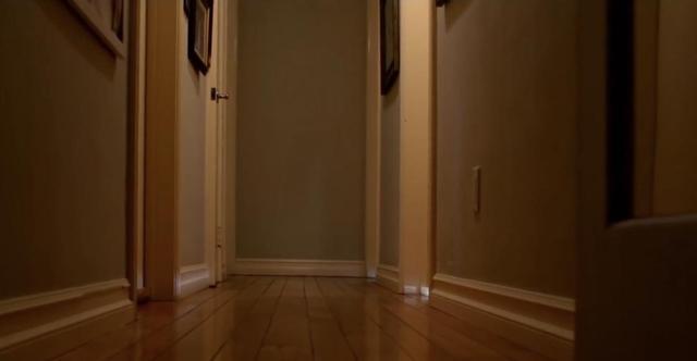 改造|真人秀盯上凶宅大改造!清洗陈年血迹,撬开躺过死尸的地板…