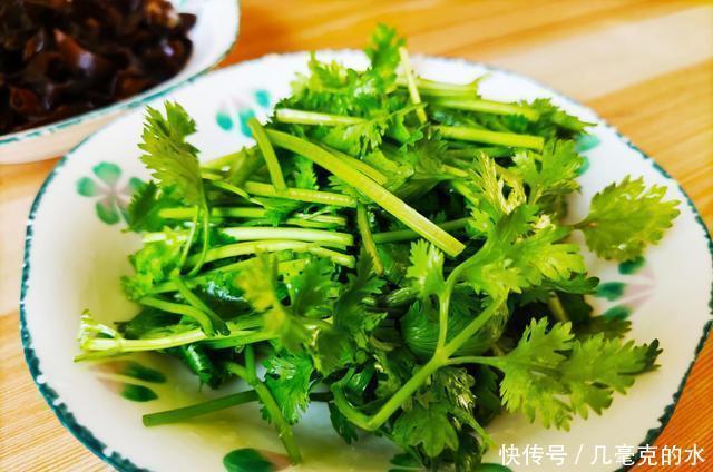  木耳|炒肉丝时，多加这3样食材，看着有食欲，香辣可口，上桌光盘