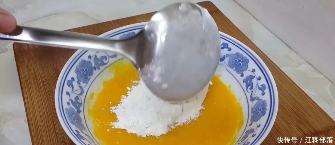 南瓜|南瓜又出新吃法,不用油炸,比面包馒头做法简单,比南瓜饼还好吃