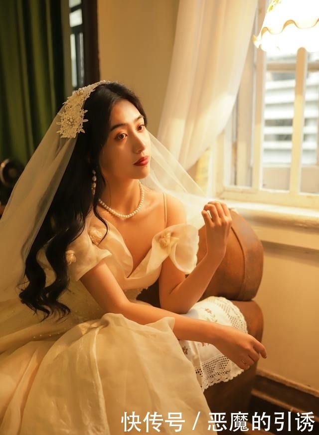 时髦|初夏最美女神系穿搭,清纯色系穿出时髦感,女人味爆棚