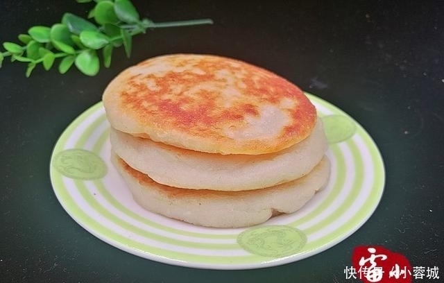 好吃|这饼又香又糯,在锅边就吃掉3个,比南瓜饼好吃太多!