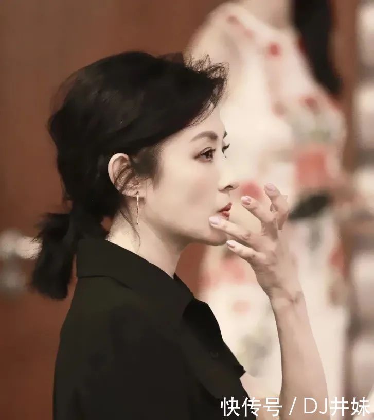  央视|她曾是“央视一姐”，比董卿还略胜一筹，消失4年后令所有人震惊