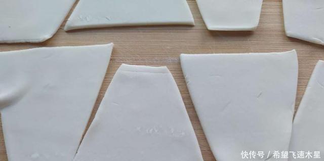 馅料|轻松4步教你饭店元宝馄饨做法,口感鲜嫩爽口,新鲜美味,不破皮