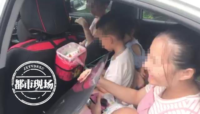  数数|不数数你都想象不到！5座轿车硬是塞了9个人，交警都惊呆