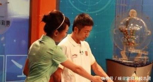 一刀切|双色球摇奖球的秘密：一刀切开后，人们多年的疑惑也解开了！