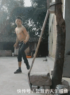 不适|搞笑GIF:你还是别做鬼脸了,看得我浑身不适