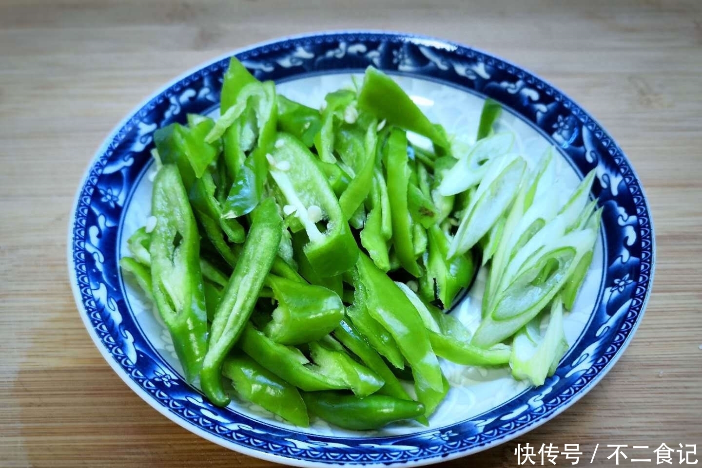 孩子|秋季,孩子宁可不吃肉,也想吃这菜,比吃肉过瘾,三两下吃光一盘