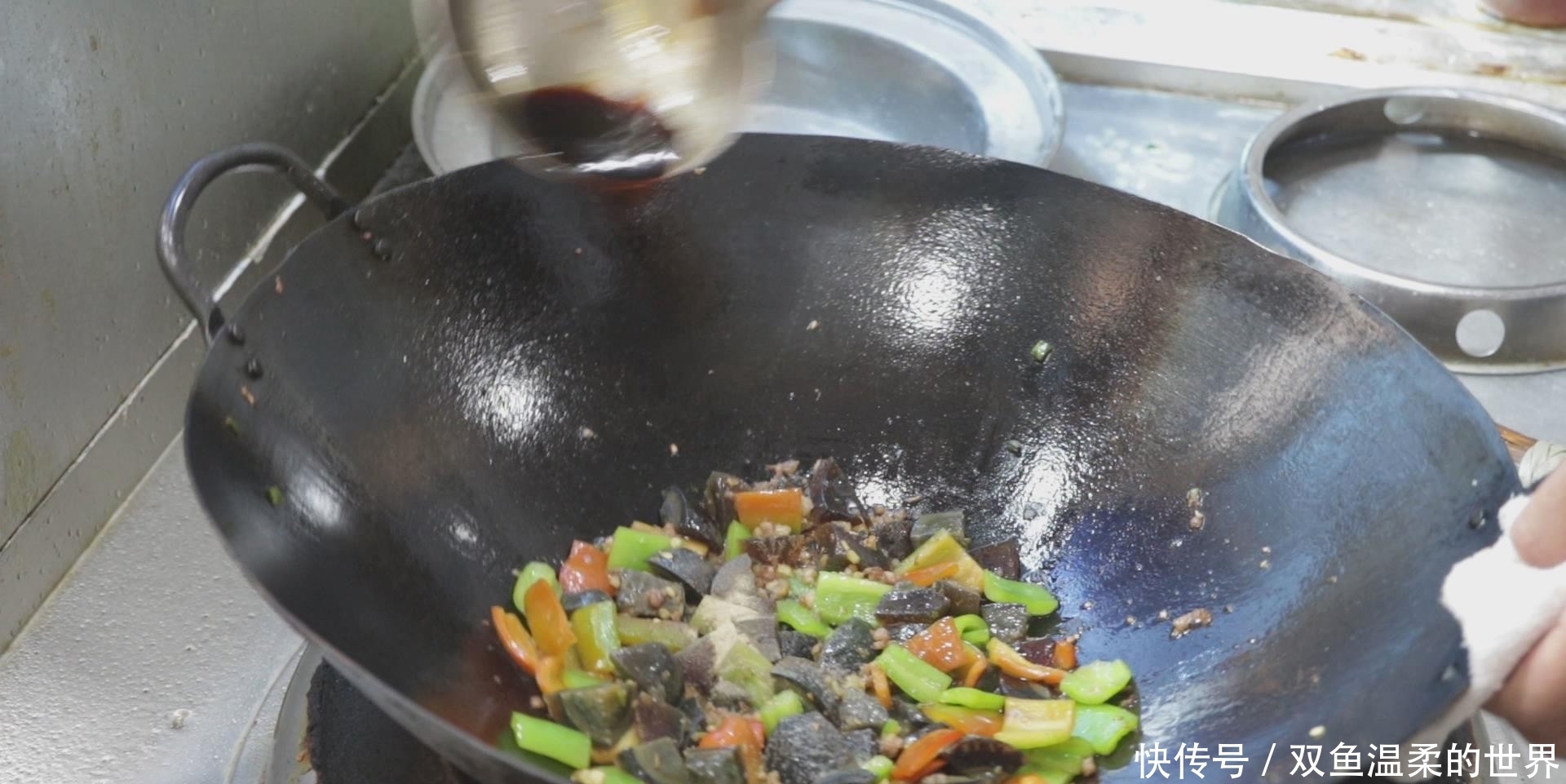 家常|家常辣椒菜谱,青椒炒皮蛋,比肉好吃,美味又下饭,吃不够