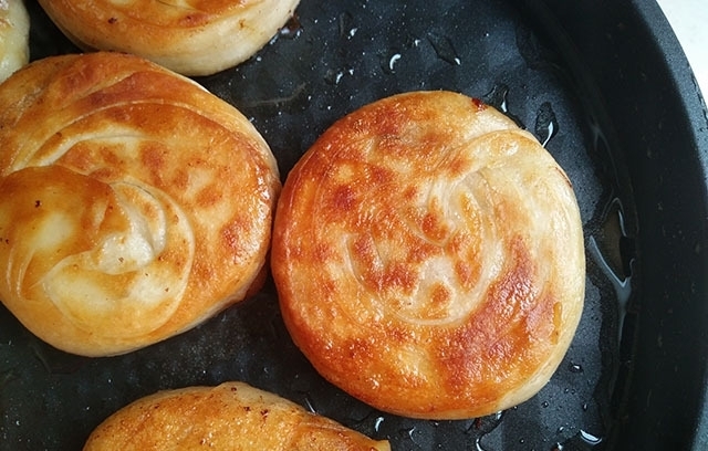 面团|馅饼这样做,南方人也爱吃,方法步骤教给你,学会家人有口福了