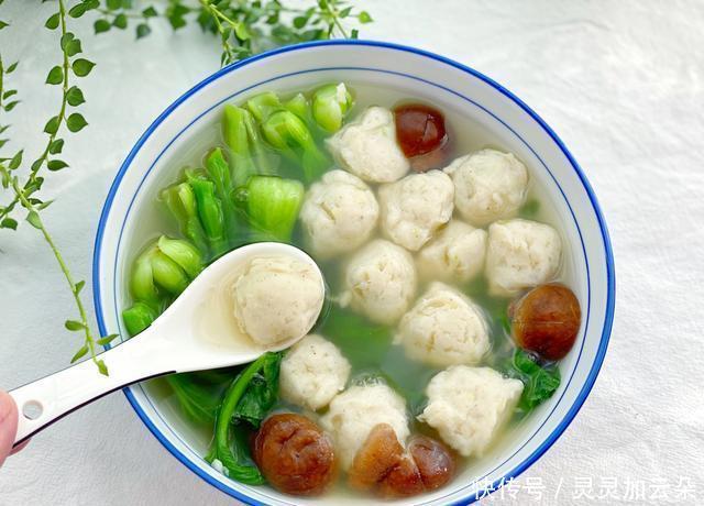 做法|白露后防止秋燥,多喝蔬菜鱼丸汤Q弹美味,附送鱼丸的正确做法