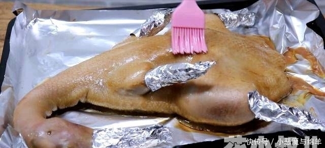  油腻|烤鸭只用一勺盐和酱油，味道不油腻，你一看就会有食欲