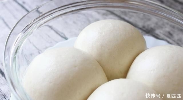  烙饼|不管蒸馒头还是烙饼，发面只加酵母是大忌！加这2样，分分钟溢盆