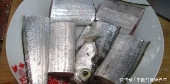 金黄|干煎带鱼不裹蛋液和淀粉,多加这一步,带鱼金黄酥脆不粘锅