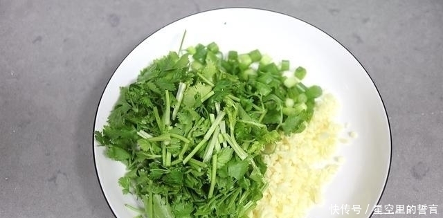 柔嫩|三伏天没胃口?吃1碗鸭血粉丝汤,咸鲜柔嫩开胃,从里到外的畅快