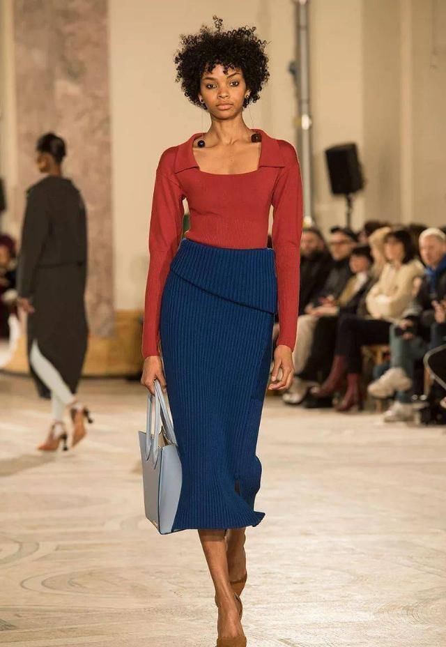 今夏|别再穿T恤了,今夏超流行的“短袖”长这样