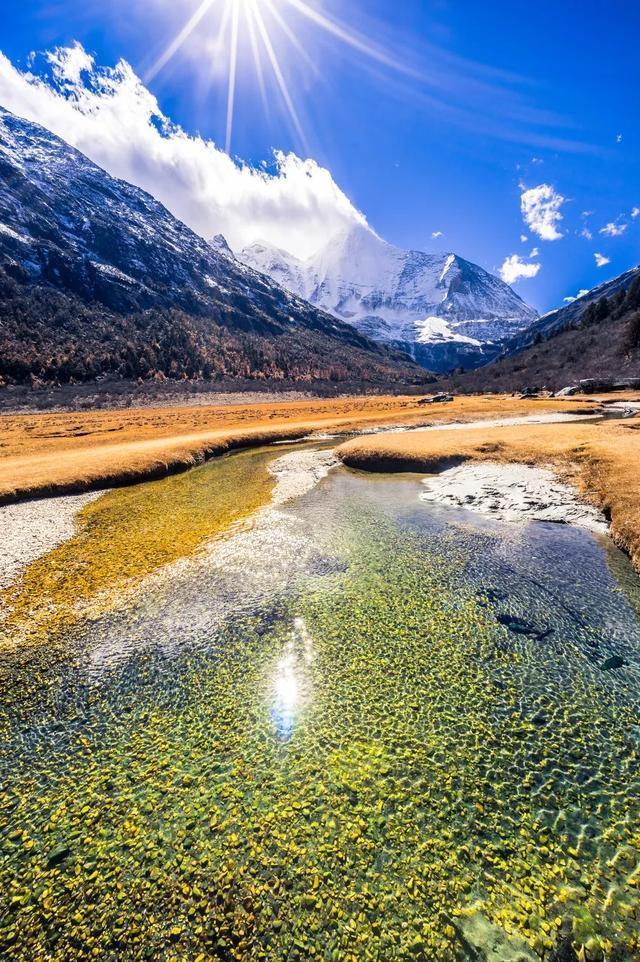  雪山|稻城亚丁—从你的全世界路过，来赴一场秋的视觉盛宴吧