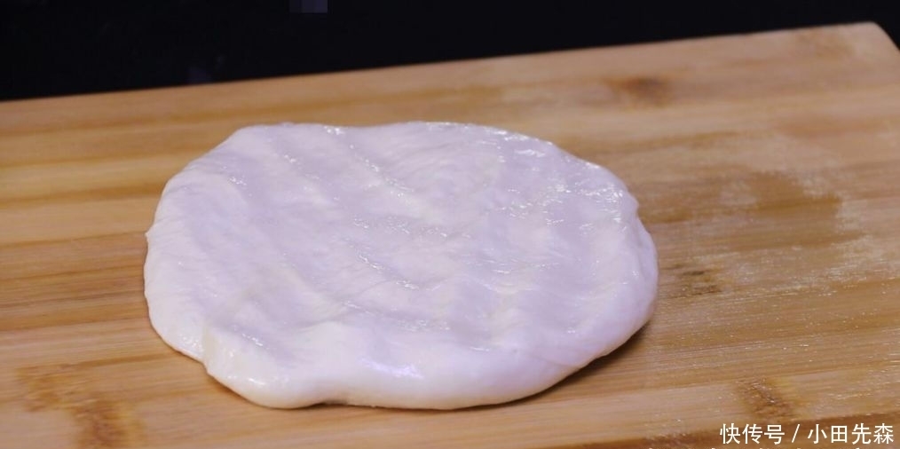 面粉|这是椒盐酥饼的做法,咸香可口,外皮超酥,轻轻一碰就掉渣