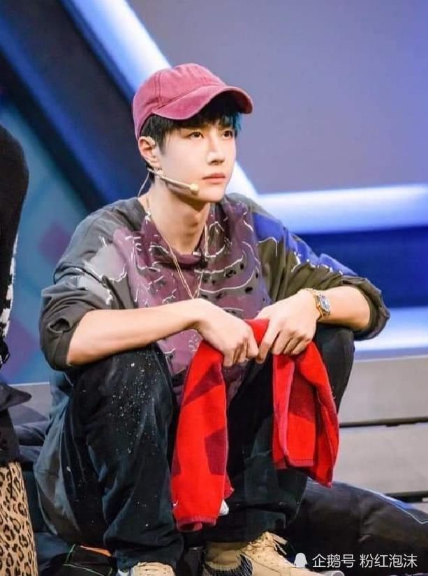 王一博|谁说王一博话少的黄渤是这样评价的,街舞节目组这一小细节好宠一博啊