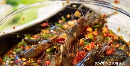 活蹦乱跳|夏天来碗活蹦乱跳的“醉虾”,营养丰富酒香四溢,开车一定不要吃