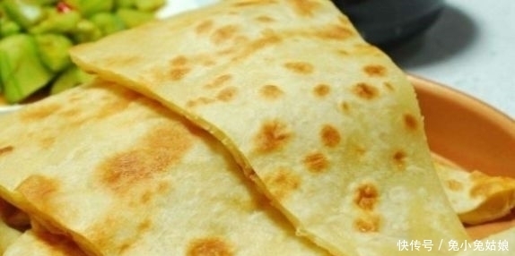  发硬|电饼铛烙饼总发硬？厨师教你一招，简单又实用，面饼放凉也不变硬