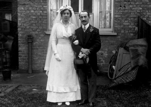 婚纱|百年婚纱秘史原来以前的新娘还不止会穿白婚纱