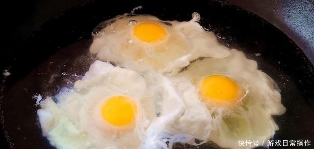  完整|水煮荷包蛋，千万不要沸水下锅，多加一步，鸡蛋完整不出沫