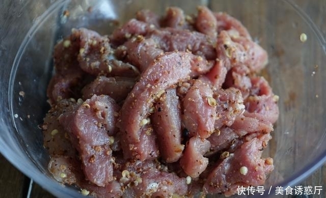 红薯淀粉|炸小酥肉记住两个制作关键点，你做的绝对比海底捞的还好吃