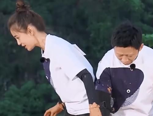 教养|Baby录节目发生意外,看到第1个冲过去的是谁后,教养是装不出来的