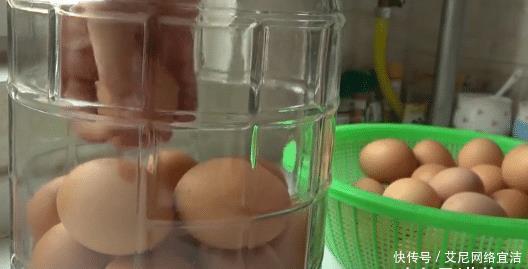  沙流油|怎样腌出不咸又个个起沙流油的咸鸡蛋40年的土方子，超简单