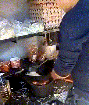 摩托车|搞笑GIF:三哥呀你们这样做有考虑过摩托车的感受吗?